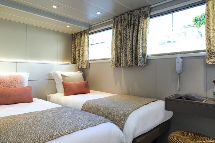 Main Deck 2 Beds